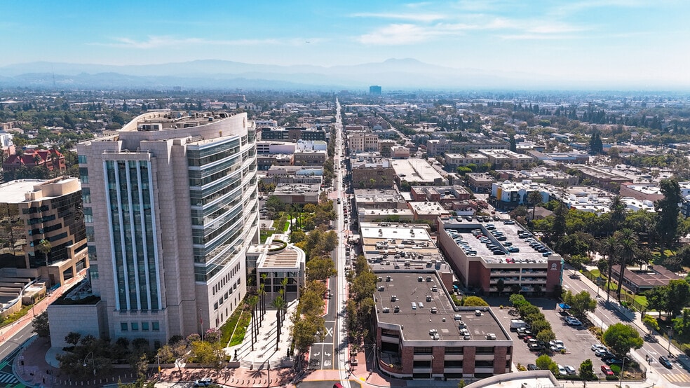 MOTIVATED SELLER BRING ALL OFFERS portfolio of 2 properties for sale on LoopNet.com - Building Photo - Image 2 of 16