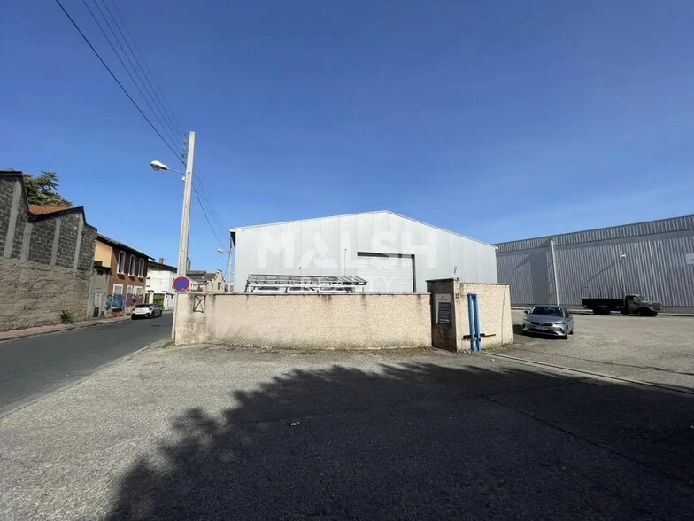 Office in Vénissieux for lease - Building Photo - Image 3 of 6