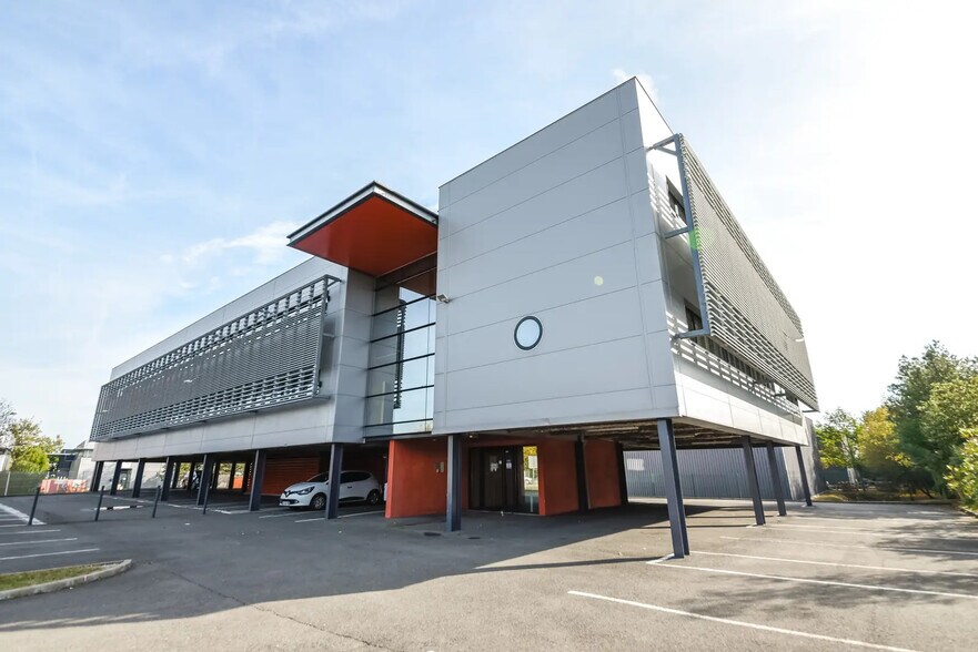 6 Avenue Neil Armstrong, Mérignac for lease - Building Photo - Image 2 of 5
