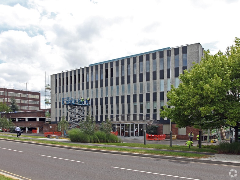 Basing Vw, Basingstoke for lease - Primary Photo - Image 1 of 3