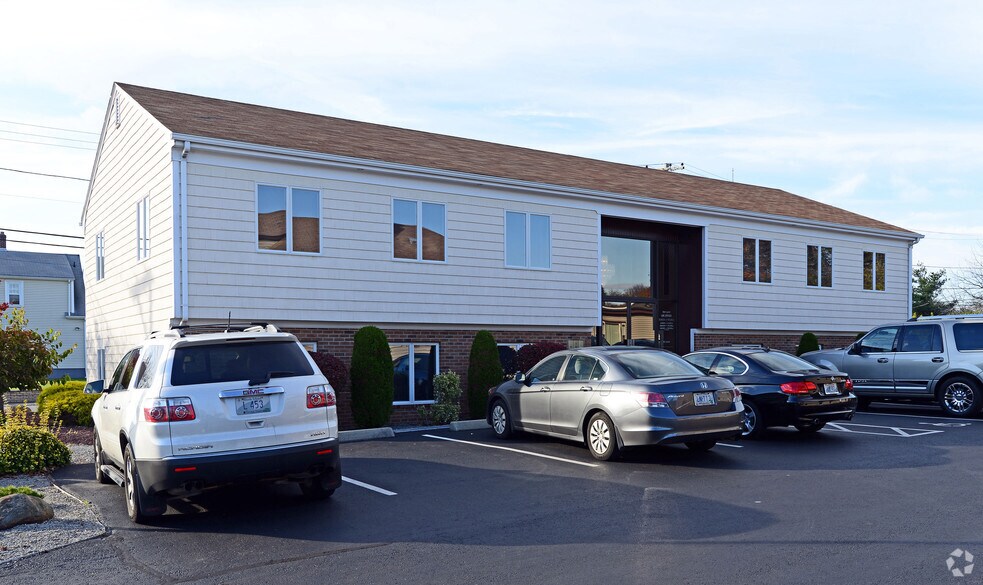 121 Phenix Ave, Cranston, RI for sale - Primary Photo - Image 1 of 1