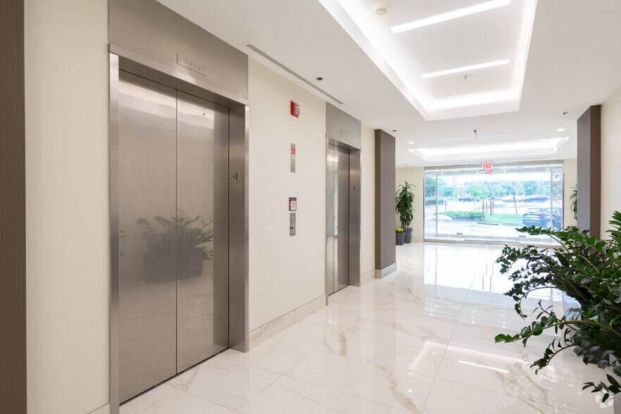 1608 Spring Hill Rd, Vienna, VA for lease - Lobby - Image 2 of 10