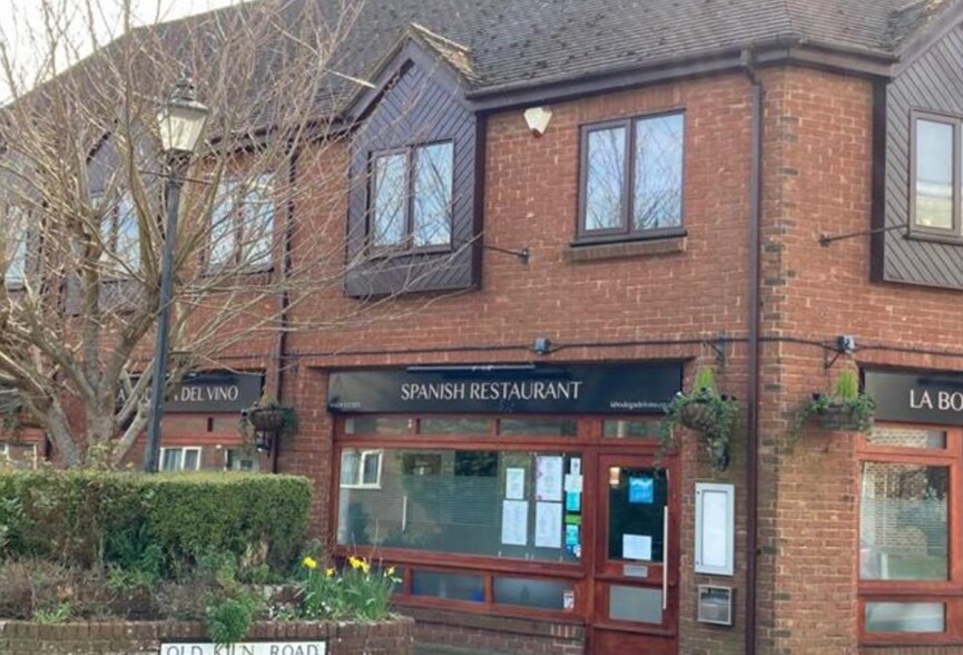 Straight Bit, Flackwell Heath for sale - Primary Photo - Image 1 of 1