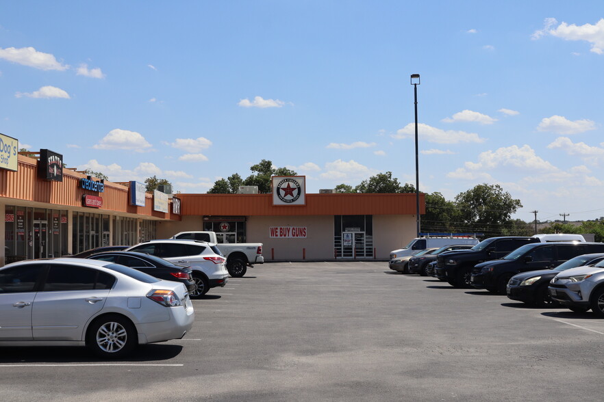 1302-1308 Austin Hwy, San Antonio, TX for lease - Building Photo - Image 2 of 6