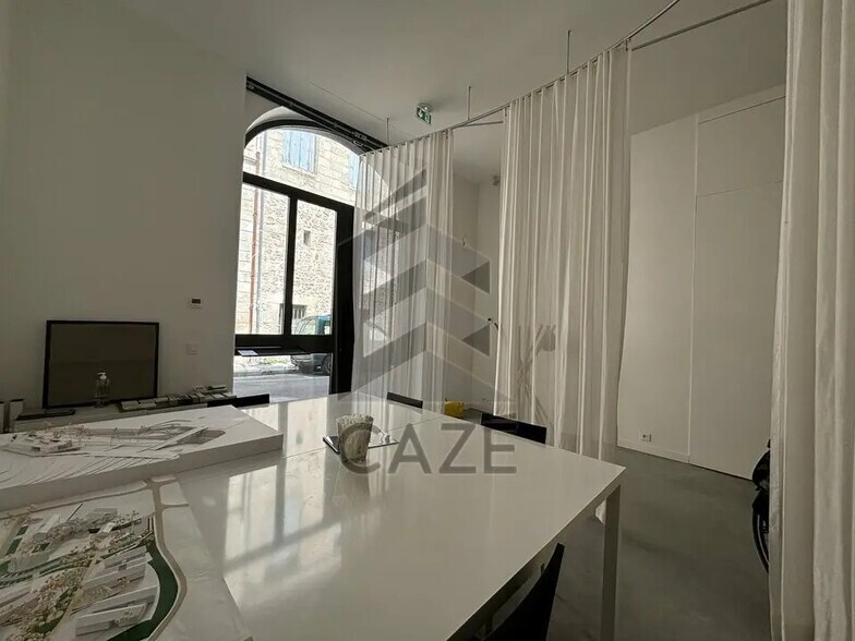 Office in Bordeaux for lease - Interior Photo - Image 3 of 3