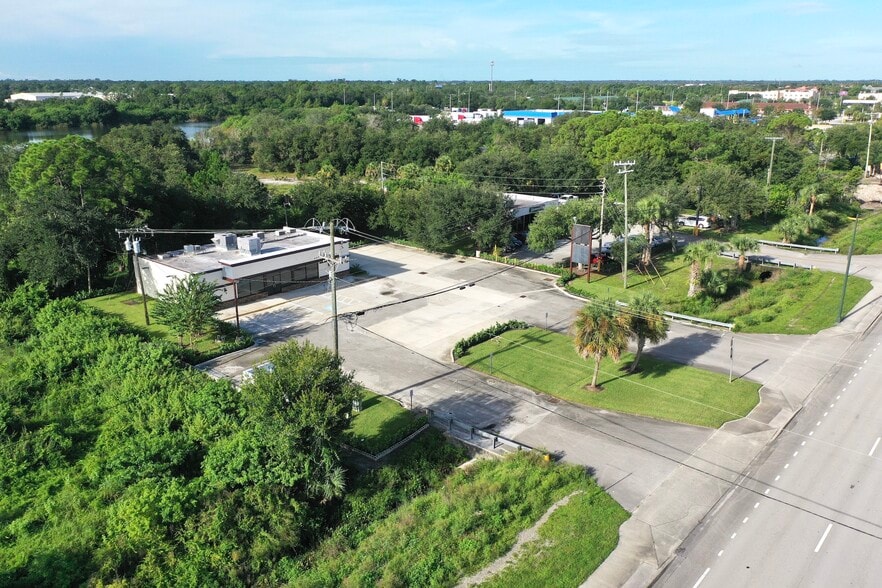 8801 20th St, Vero Beach, FL for lease - Building Photo - Image 2 of 42