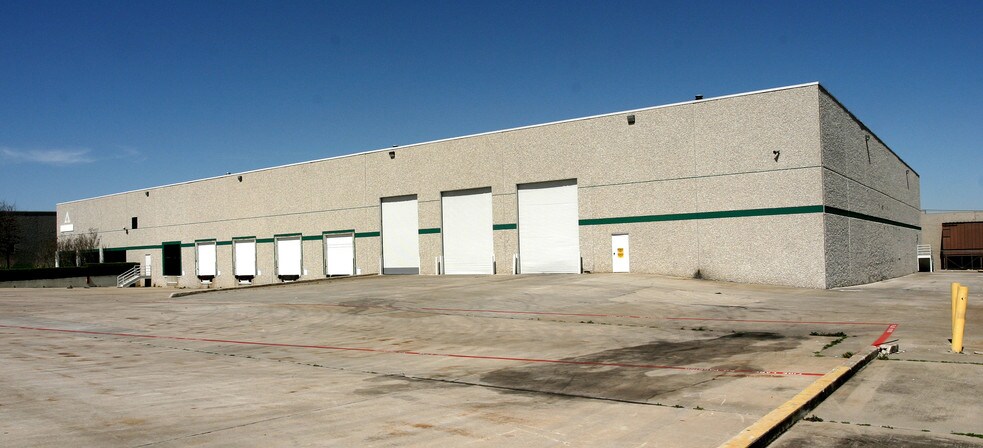 2110 113th St, Grand Prairie, TX for lease - Building Photo - Image 2 of 4