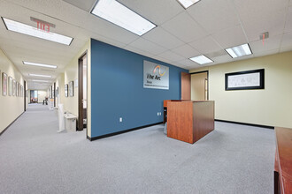 8001 Centre Park Dr, Austin, TX for lease Interior Photo- Image 2 of 6