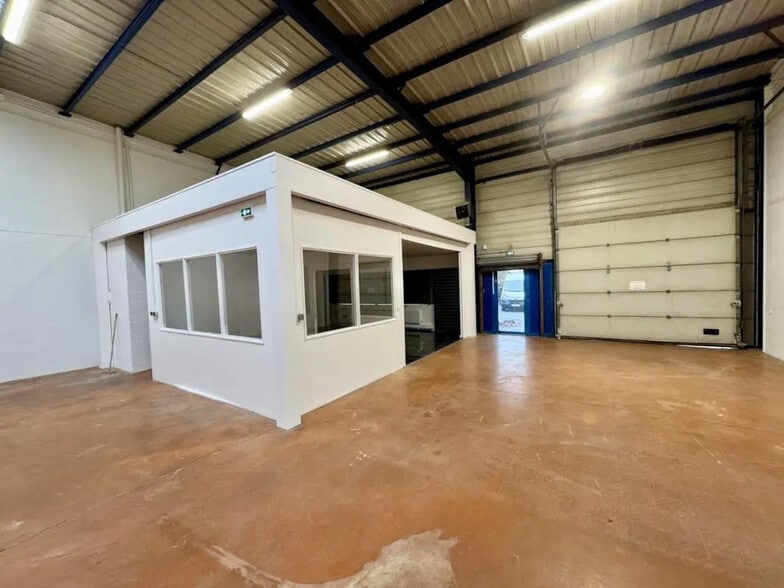 18 Allée Louis Breguet, Villepinte for lease - Interior Photo - Image 2 of 5