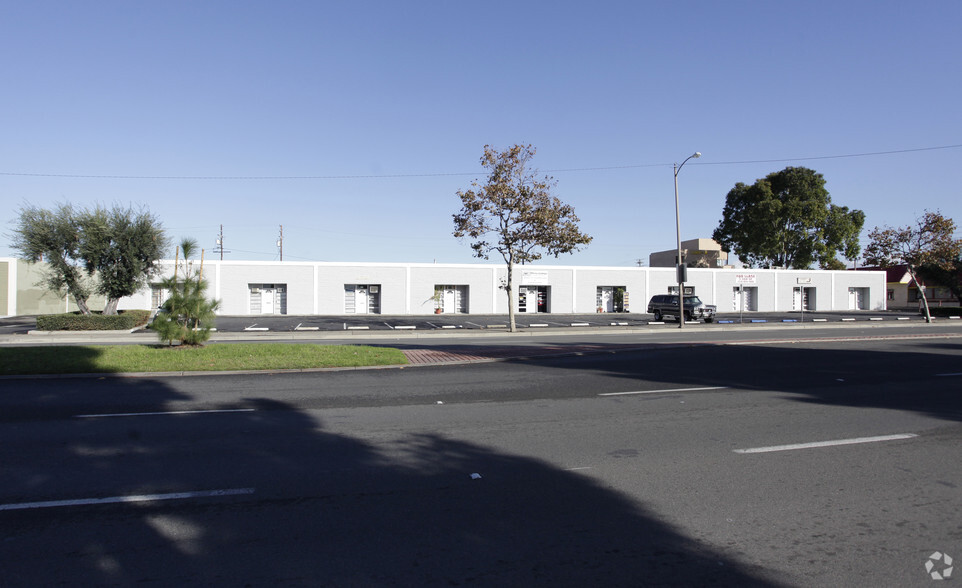 1401-1419 E Edinger Ave, Santa Ana, CA for lease - Primary Photo - Image 2 of 2