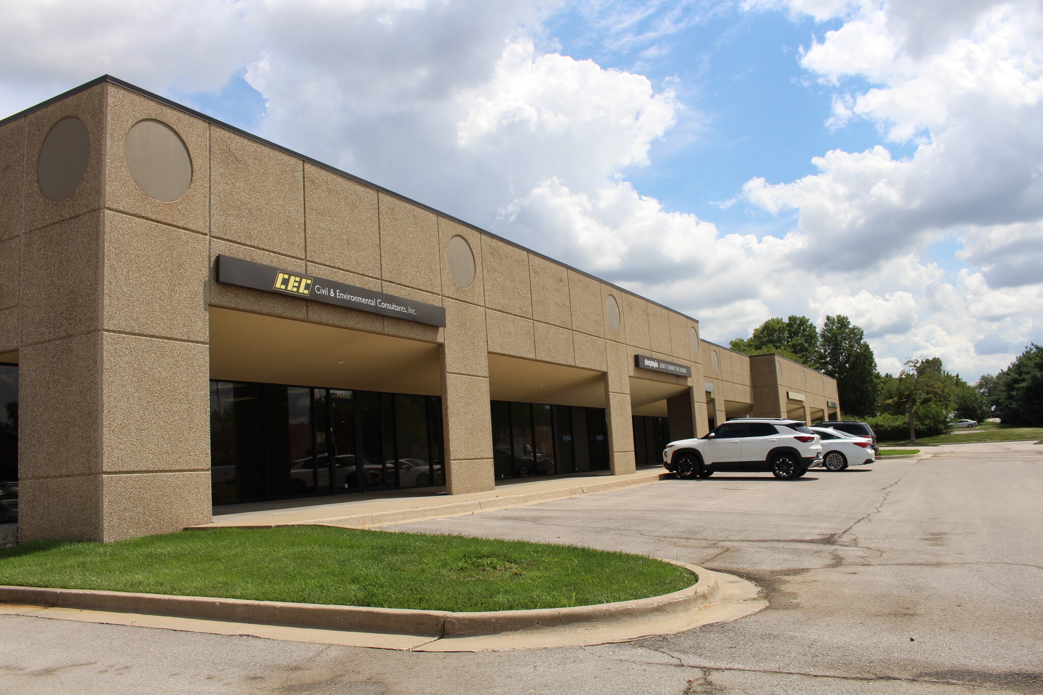 9531-9545 Alden Rd, Lenexa, KS for lease Building Photo- Image 1 of 1