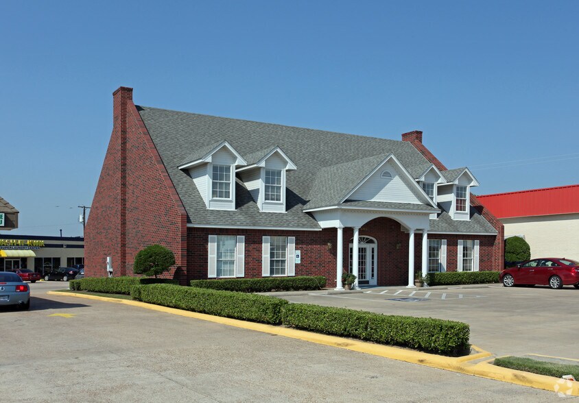 606 E Main St, Midlothian, TX 76065