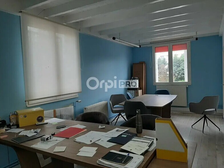 Retail in Valence for lease - Interior Photo - Image 3 of 10