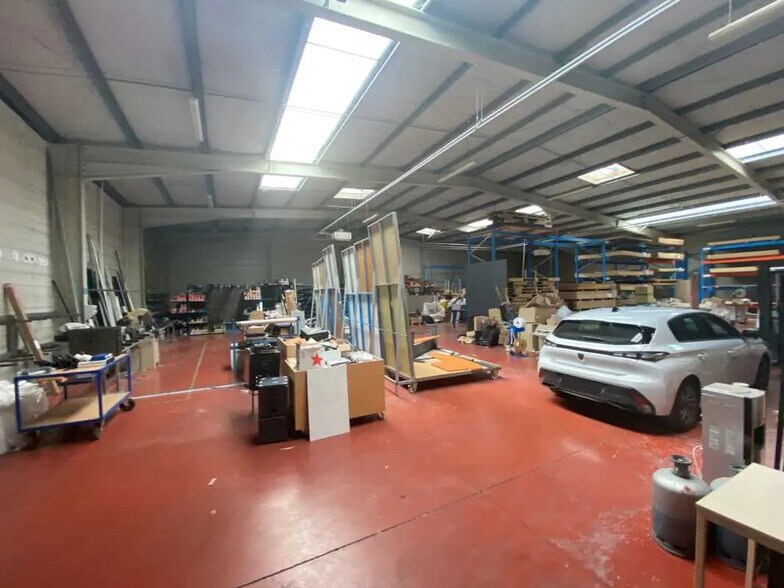 Office in Eysines for lease - Building Photo - Image 2 of 9