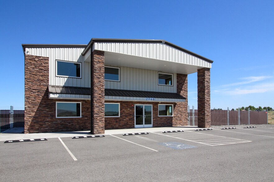 2746 Kingsgate Way, Richland, WA 99354