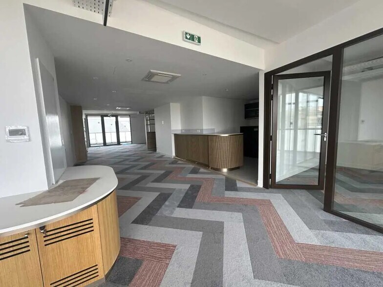 Office in Talence for lease - Building Photo - Image 3 of 14