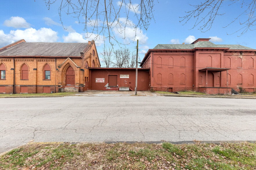 414 7th Ave, Beaver Falls, PA for sale - Building Photo - Image 1 of 1