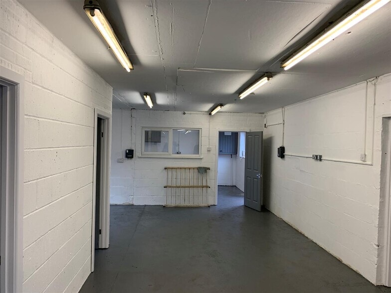 83 Arthur St, Redditch for sale - Interior Photo - Image 2 of 4