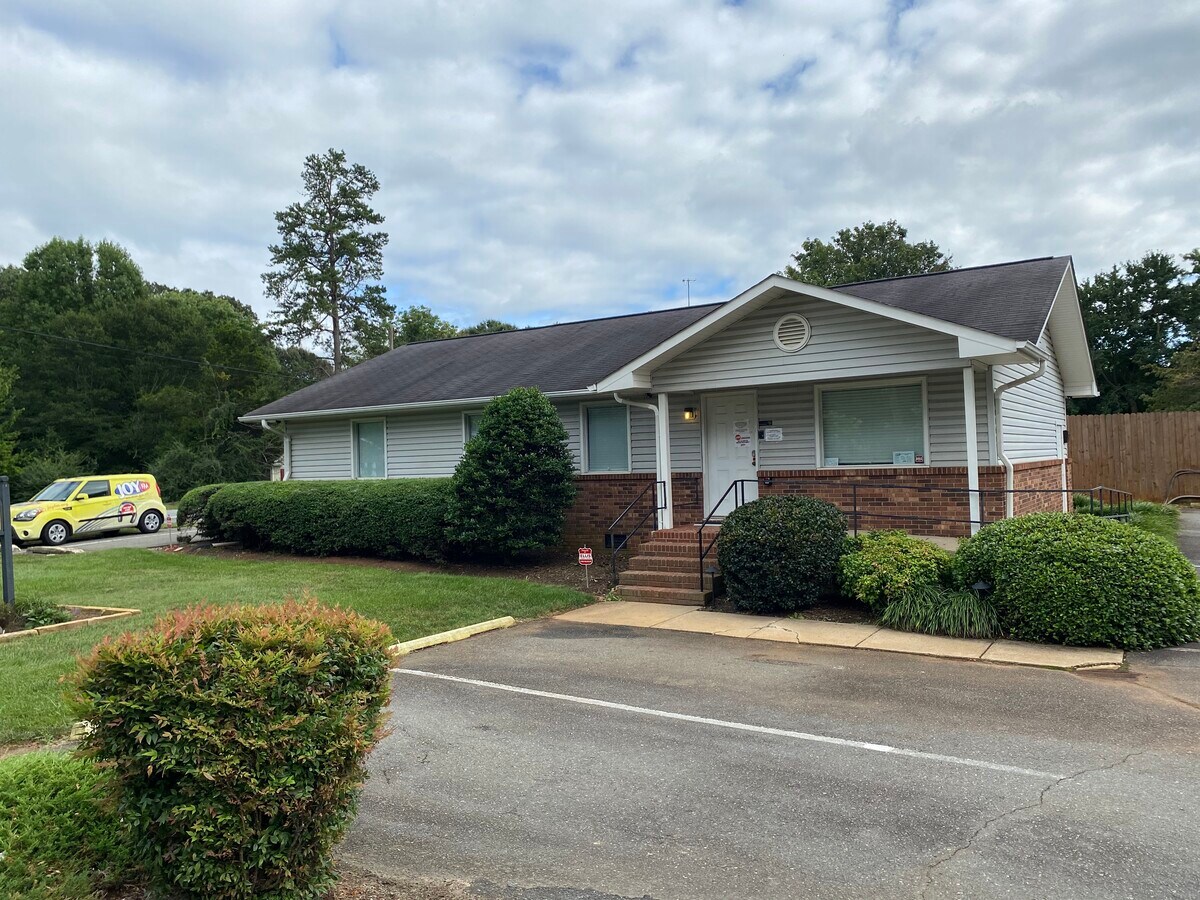 600 W Clemmonsville Rd, WinstonSalem, NC 27127