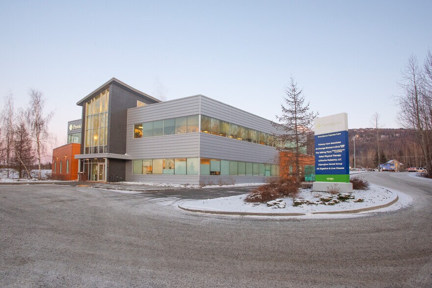 17101 Snowmobile Ln, Eagle River, AK for sale - Primary Photo - Image 1 of 1