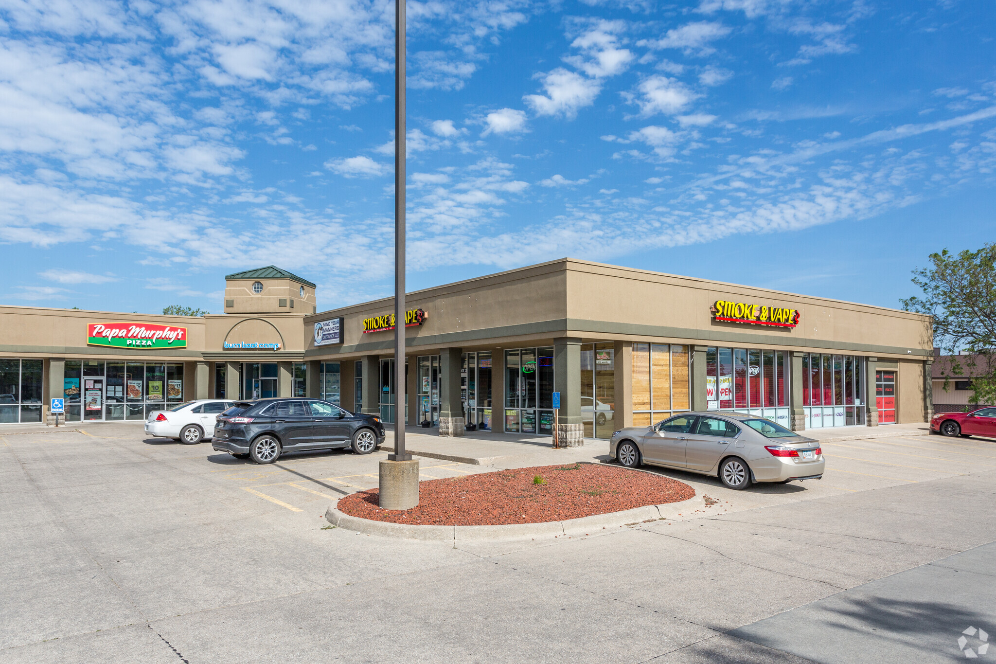 502 N Ankeny Blvd, Ankeny, Ia 50023 - Retail For Lease 