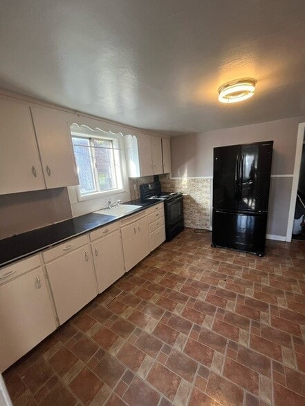 48 S Kennedy Dr, Mcadoo, PA for sale - Interior Photo - Image 3 of 19