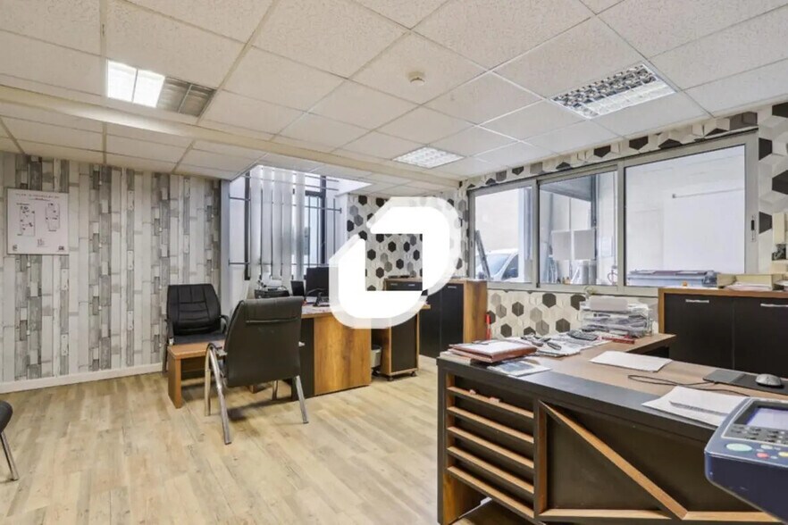 Flex in Boissy-Saint-Léger for lease - Interior Photo - Image 3 of 13