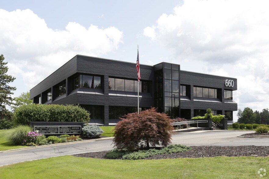 660 Cascade West Pky SE, Grand Rapids, MI for sale - Primary Photo - Image 1 of 1