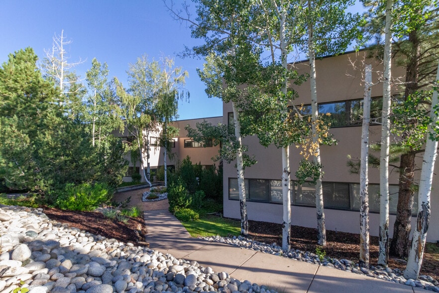 602 Park Point Dr, Golden, CO for lease - Building Photo - Image 3 of 12