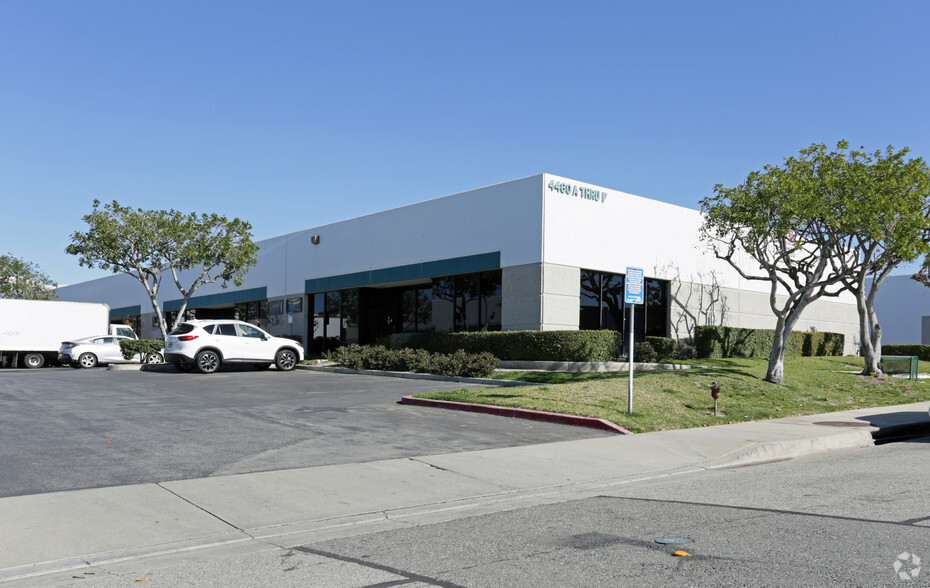 4460 Brooks St, Montclair, CA for lease - Primary Photo - Image 1 of 3