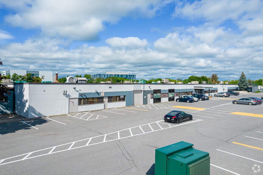 1891-1941 Robertson Rd, Ottawa, ON for lease - Building Photo - Image 3 of 5