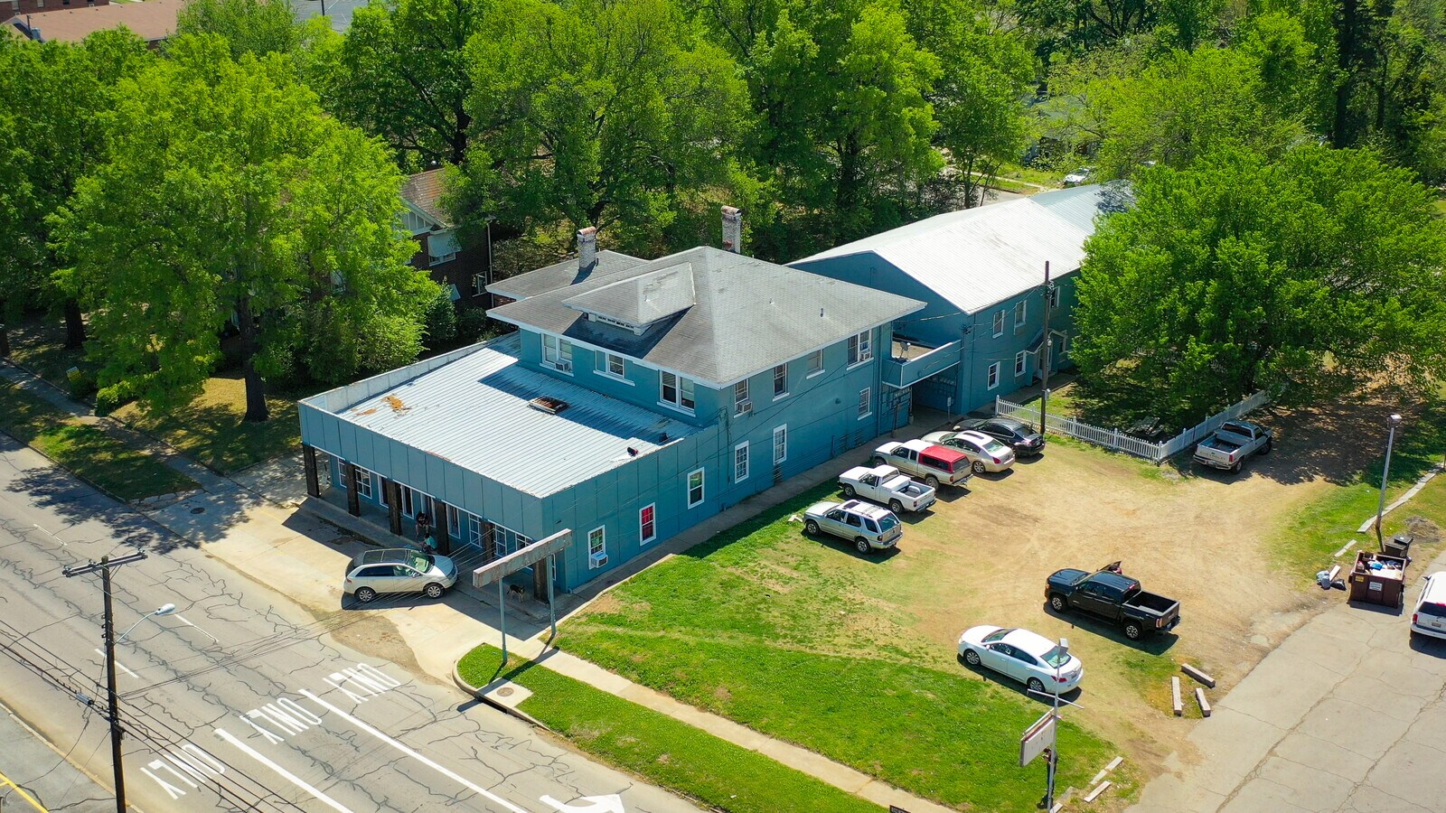 625 Bonham St, 75460 Paris for Lease