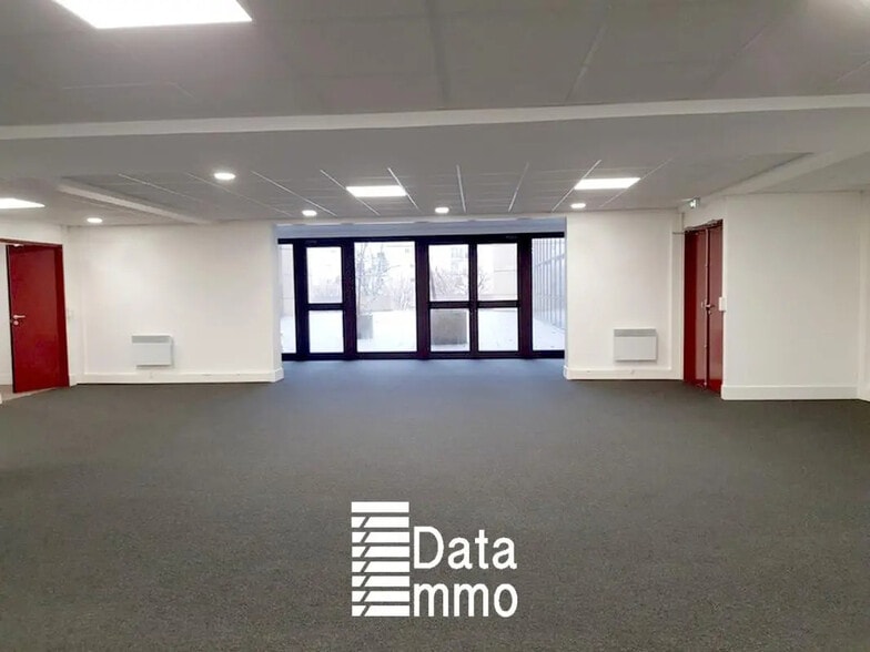 Office in Lognes for sale - Building Photo - Image 3 of 11