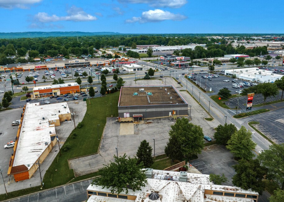 1317 Triangle Dr, Clarksville, IN for sale Building Photo- Image 1 of 1