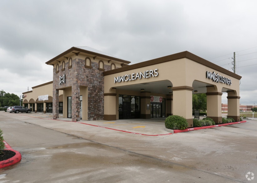 9517 W Broadway St, Pearland, TX for lease - Primary Photo - Image 1 of 6