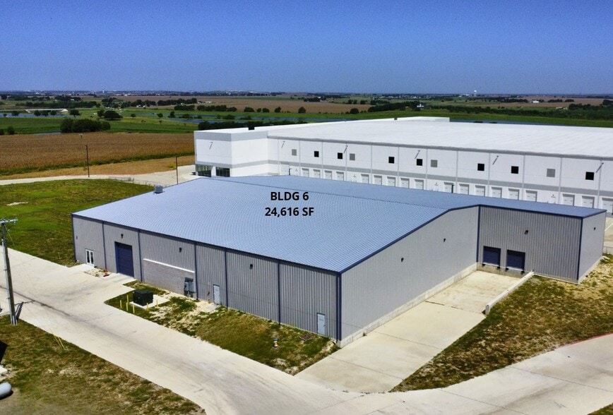 000 BFG 9000 Way, Taylor, TX for lease - Building Photo - Image 2 of 17
