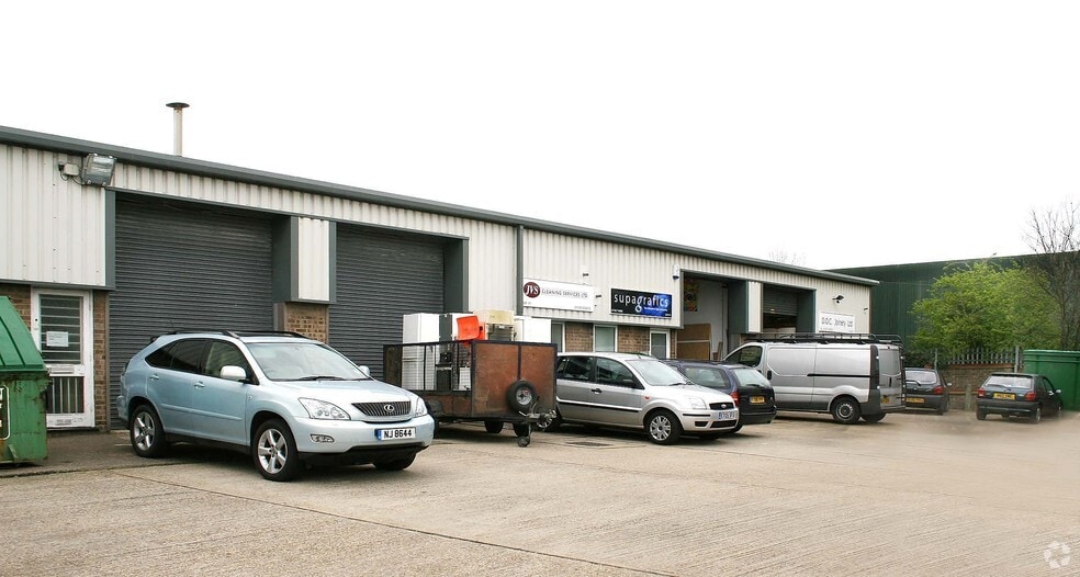 Eastwoodbury Ln, Southend On Sea for lease - Primary Photo - Image 1 of 1