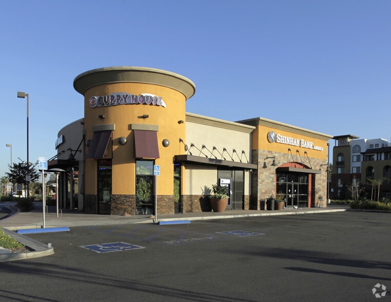 2700 Alton Pky, Irvine, CA for lease - Building Photo - Image 3 of 9