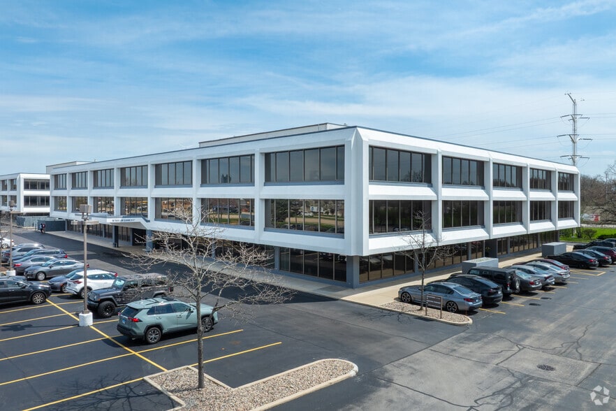 2311 W 22nd St, Oak Brook, IL for lease - Primary Photo - Image 1 of 5