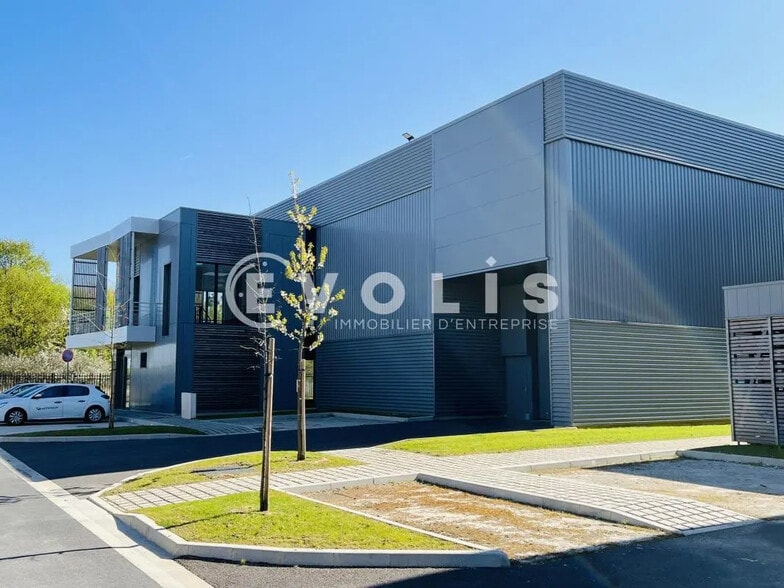 Office in Chanteloup-en-Brie for lease - Building Photo - Image 1 of 11