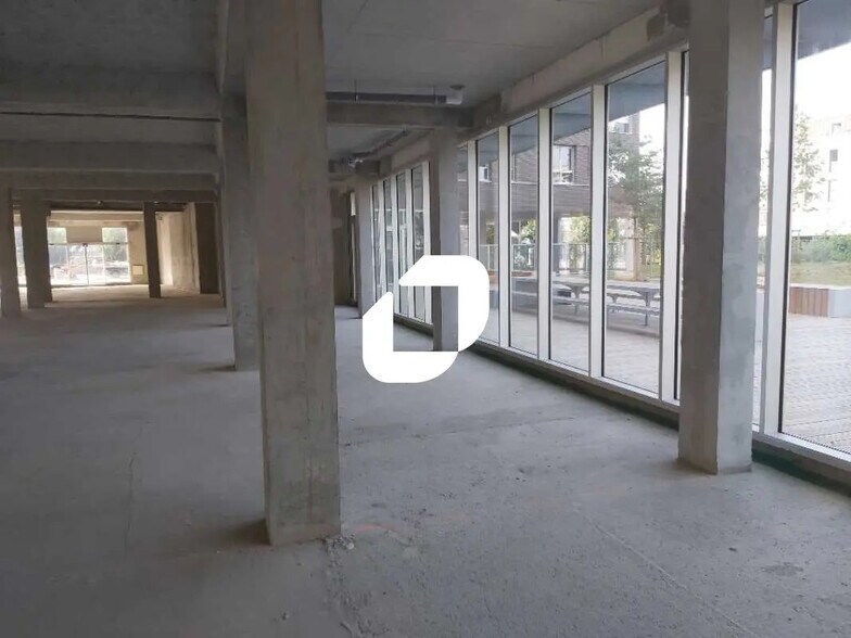 Retail in Bordeaux for lease - Building Photo - Image 3 of 10