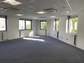 Office in Fontenay-sous-Bois for lease Interior Photo- Image 1 of 7