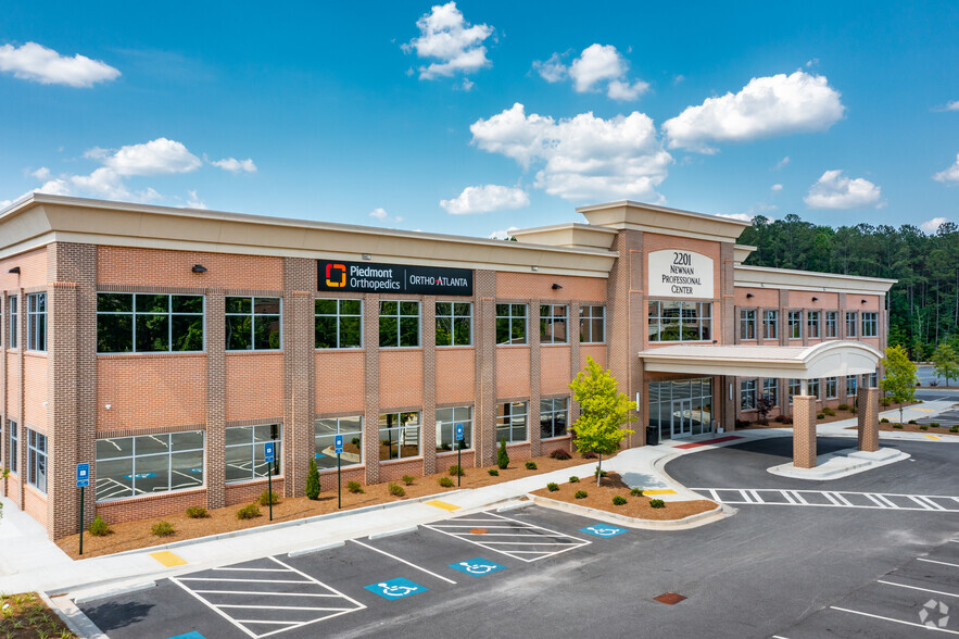 2201 Newnan Crossing Blvd, Newnan, GA for lease - Building Photo - Image 1 of 5