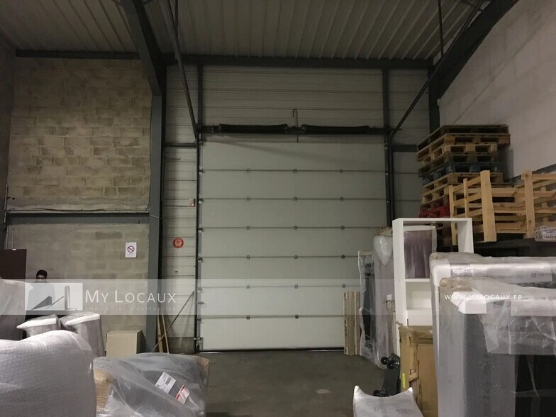 Flex in Gonesse for lease - Interior Photo - Image 2 of 5