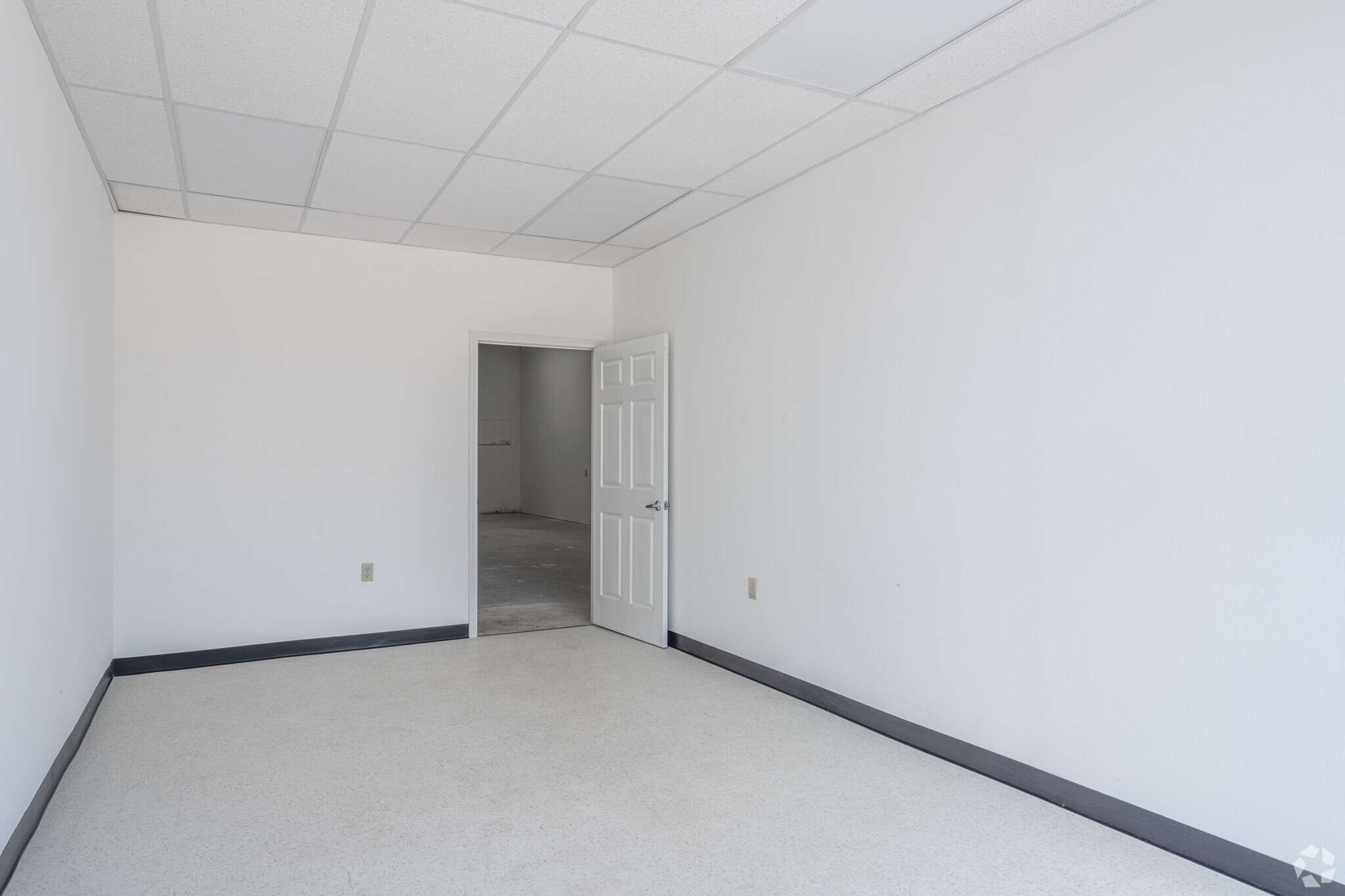 5900-5934 S Loop Fwy, Houston, TX for lease Interior Photo- Image 1 of 15