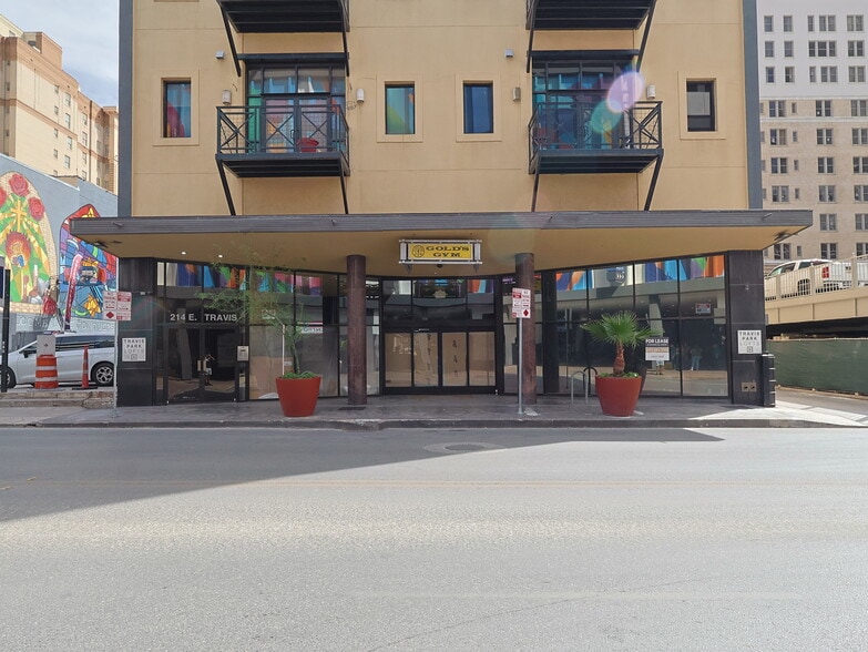 214 E Travis St, San Antonio, TX for lease - Building Photo - Image 1 of 24