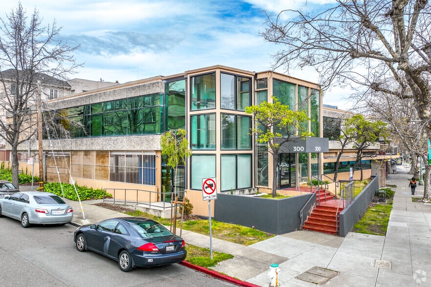 300 Grand Ave, Oakland, CA for sale - Building Photo - Image 1 of 9