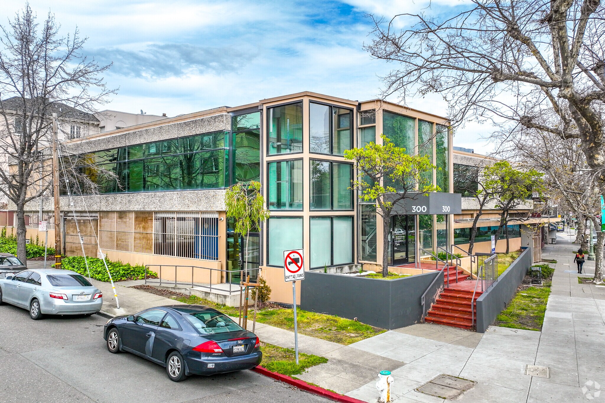 300 Grand Ave, Oakland, CA for lease Primary Photo- Image 1 of 10