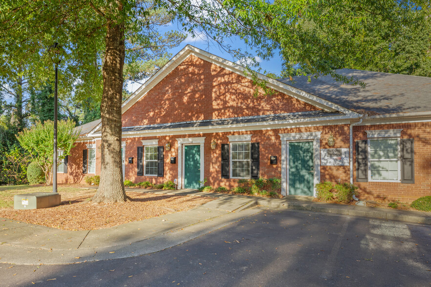 2440 Sandy Plains Rd, Marietta, GA for lease - Building Photo - Image 1 of 12