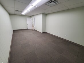 401 W High St, Mount Vernon, OH for lease Interior Photo- Image 1 of 8